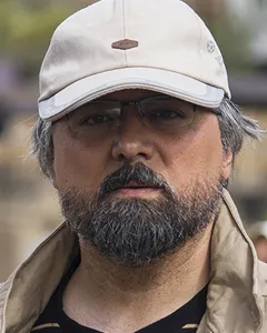 داریوش مختاری