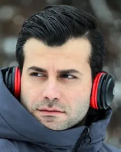 روزبه حصاری